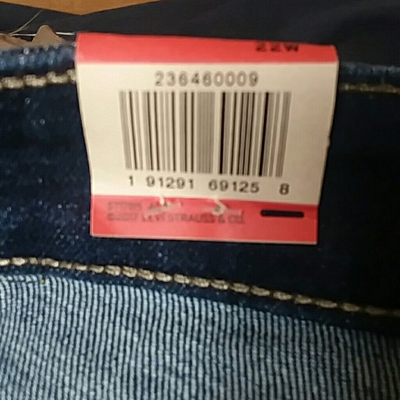 Levi's Short - Picture 7 of 7